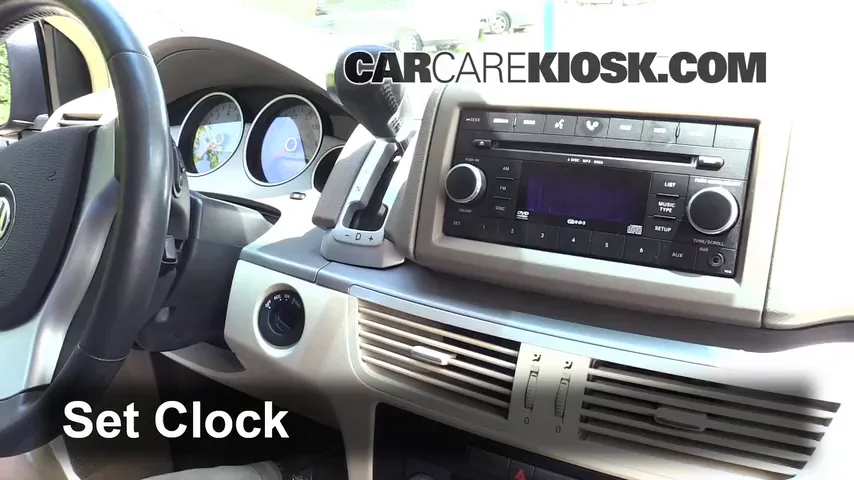 2009 Volkswagen Routan SEL 4.0L V6 Clock